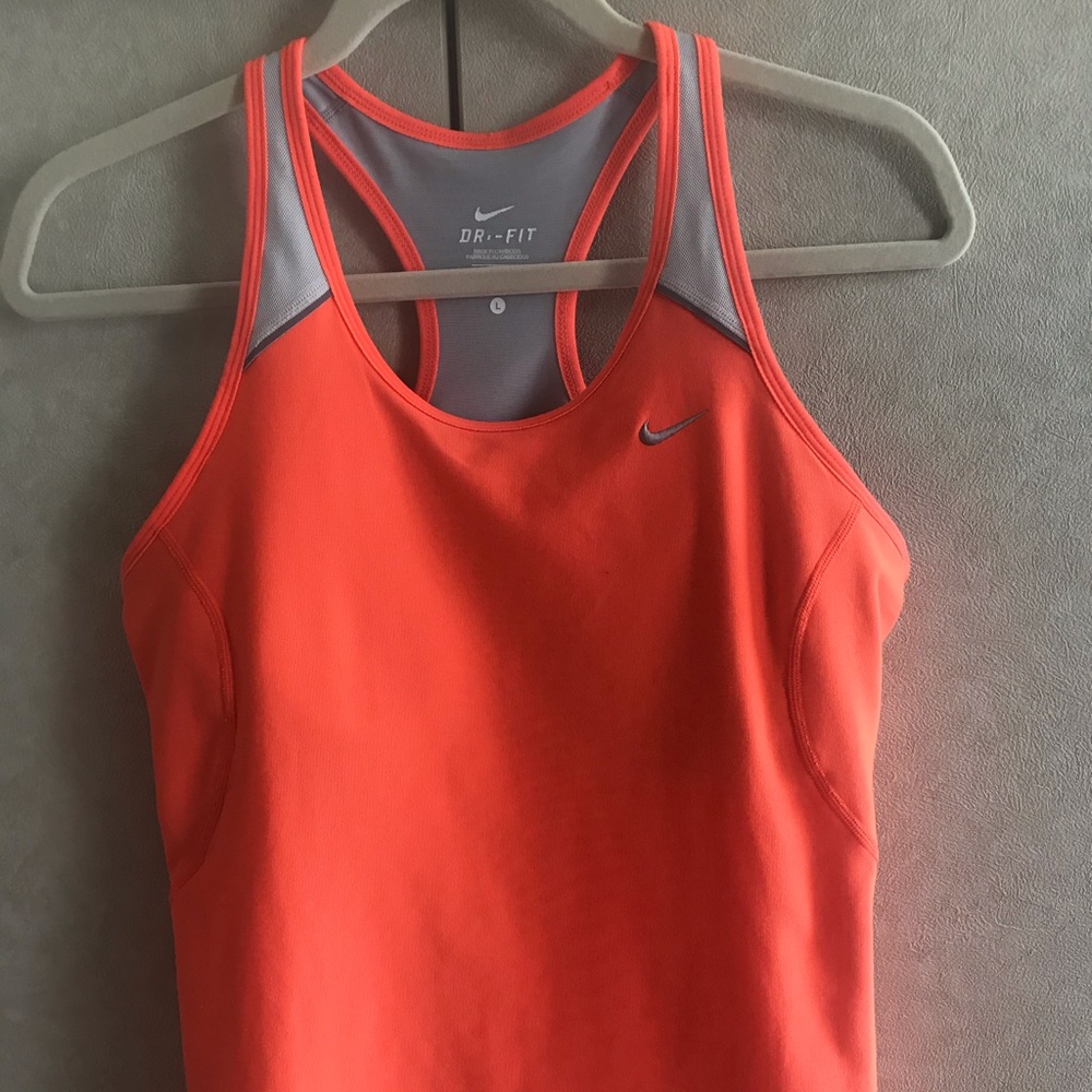 Ladies Nike Dri fit tank in excellent condition.